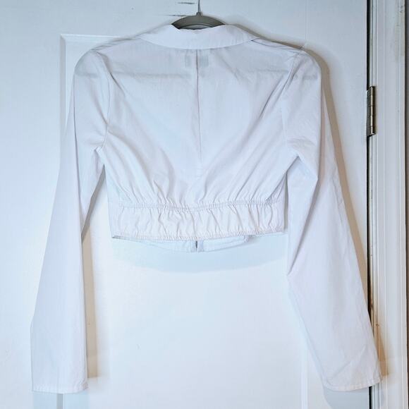 Lioness Long Sleeve Crop Top With Hook And Eye Closure - Picture 3 of 6